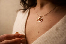 Load image into Gallery viewer, Rose Gold Bee Inspired Pendant Necklace