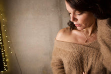 Load image into Gallery viewer, Rose Gold Bee Inspired Pendant Necklace